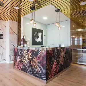 https://hotel-apartamentos-don-carlos.bilbaohotelsspain.com